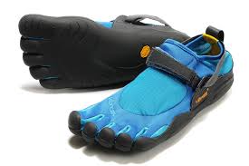 shoes with toe slots