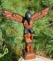 raven totem pole
