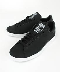 stan smith tennis shoe