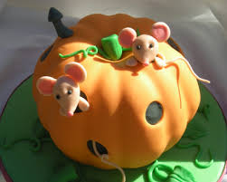 cake sculpting