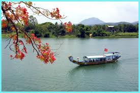 http://t0.gstatic.com/images?q=tbn:Juy8tbiF88vQFM:http://nguyenduyyen.nghesi.vn/files/2009/07/huong-giang.jpg