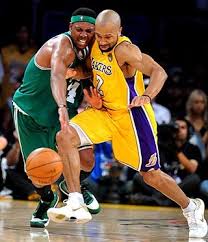 Lakers guard Derek Fisher