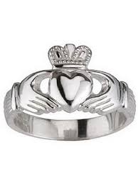 anillo claddagh
