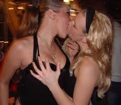 kissing women
