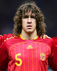 الاسبان تسجل الهدف الاول  Puyol-260x320