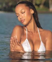 TYRA BANKS NAKED NUDE MPG VIDEO