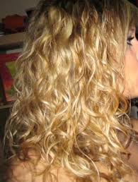 cheveux bouclé avec frange