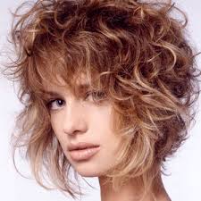 coiffure cheveux frise