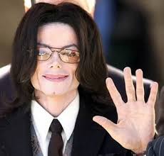 مايكل جاكسون يحقق ارباحا بمليار دولار منذ وفاته Michael-jackson-waving