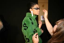 Rihanna 8211