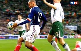 Joke of the Day - Page 11 Thierry-Henry-Main