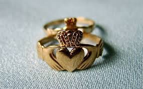 anillo claddagh