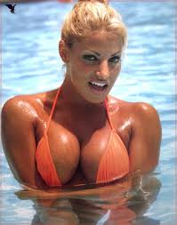 Horny blond dancing sexy!