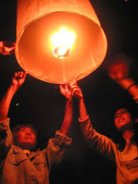 thai floating lanterns