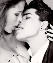 kissing women
