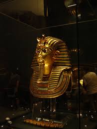 اثار مصر القديمة Egypt%25202004---Tutanhkamen%27s%2520mask%2520in%2520Egypt%2520Museum%2520in%2520Cairo