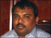 http://t0.gstatic.com/images?q=tbn:eOU8HYSs0g8TWM:http://www.tamilnet.com/img/publish/2008/08/Jaffna_mp_Gajendran2.jpg