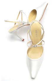 http://t0.gstatic.com/images?q=tbn:gpD0dHCt2uHdqM:http://www.womenrunningshoes.com/bridal_shoes/images/bridal_shoes1.jpg&t=1