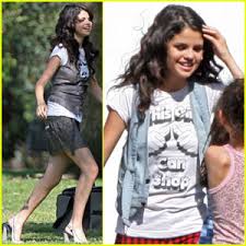 selena gomez age