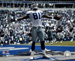 Terrell Owens tears his ACL;