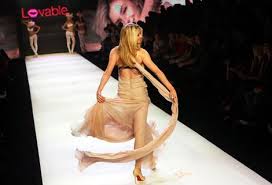 Jennifer Hawkins no clothes