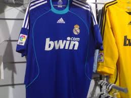 احدث تيشرتات كرويه 2010 Realmadrido8o92