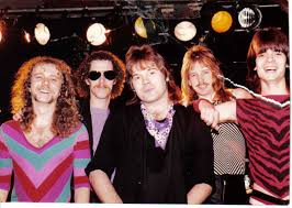 autograph band