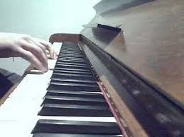 "Soltane Ghalbha" on piano