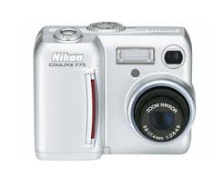 coolpix 775