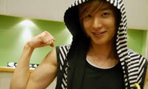 آنياسايوه ياحلوين اليوم جبتلكم صور لي توك صور تهببببببببل 5195lee-teuk-super-junior-3536237-400-241