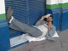 indigente en la calle