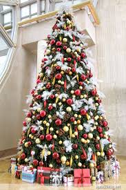 christmas tree displays