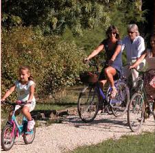 in bici tutti insieme Incentivi per le biciclette: soddisfazione dopo la prima settimana. Per i motorini si attende.