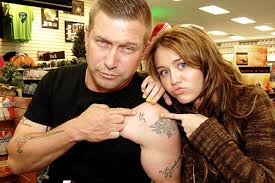 miley cyrus gets tattoo