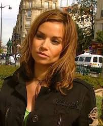 coiffure cheveux mi court