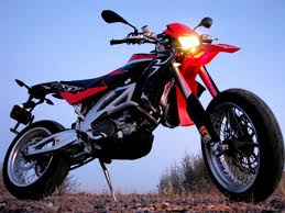aprilia sxv550