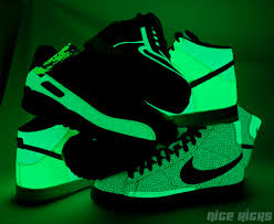 glow in dark shoes
