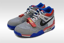 sneakers trainers