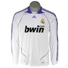 احدث تيشرتات كرويه 2010 Real-madrid-0708-a-ml