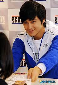 i love kim bum » bum_fansign1 - bum_fansign11