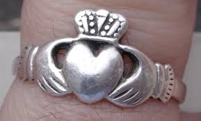 anillo claddagh