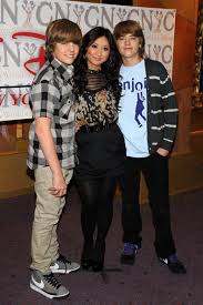 dylan and cole sprouse 2009 pictures