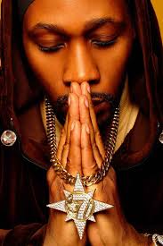http://t0.gstatic.com/images?q=tbn:yNokP1uQMUuHPM:http://blogs.pitch.com/wayward/RZA.jpg