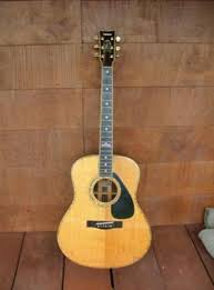 acoustic yamaha guitar