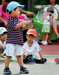 nuovi utenti - Pagina 3 Children-playing-tennis