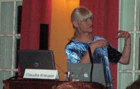 Die zwischengeschlechtliche Claudia Kreuzer zeigte eindrücklich auf, mit welchen gesundheitlichen Problemen Zwischengeschlechtliche aufgrund psychischer ...