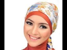 Cara Memakai Jilbab Segi Empat untuk Wajah Bulat cara memakai ...