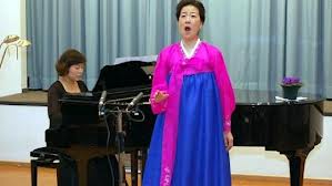 Won-Hee Hwang: Romantische Lieder gesungen und gelebt - image