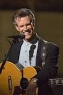 A Naked Randy Travis Tried To Buy Cigarettes At Convenience Store ...
