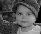... of a little girl at Dunedin Botanic Gardens | Paula Andrews Photography - Paula-Andrews-Photography-Kids4